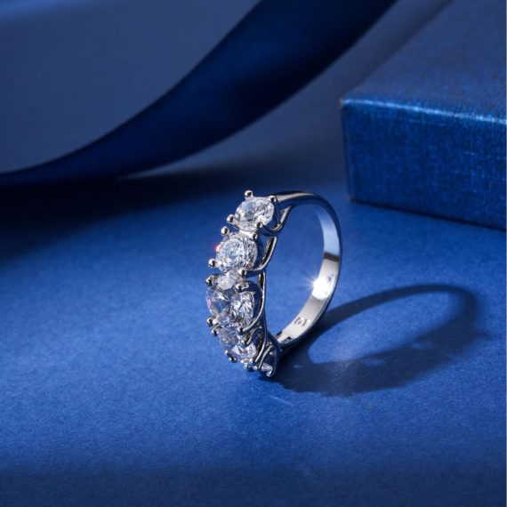 Light-Luxury Moissanite Ring for Women Niche Design